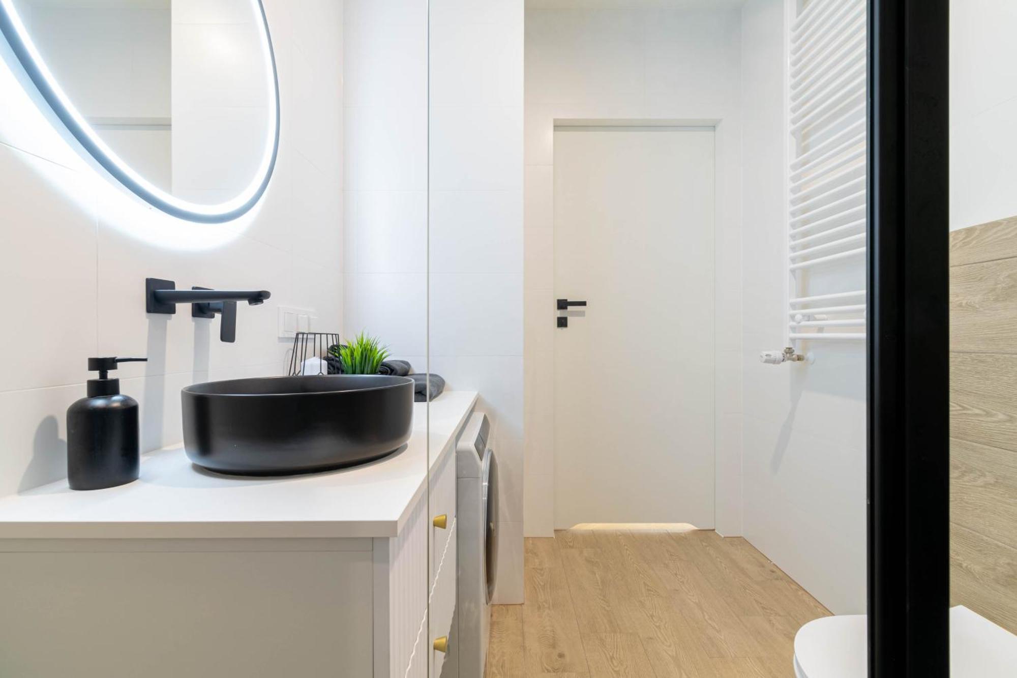 Blue Apartment Ceglana - Free Parking - Self Check-In Kattowitz Exterior foto